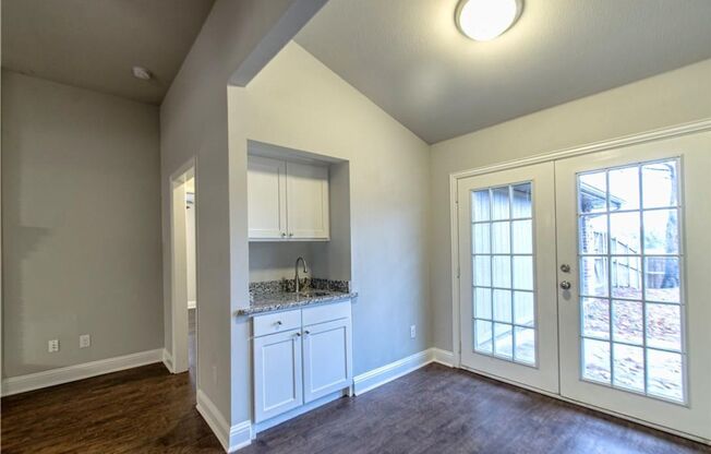 Updated 3 Bedroom/2 Bath w/ Open Floorplan and Big Backyard w/ lots of shade trees