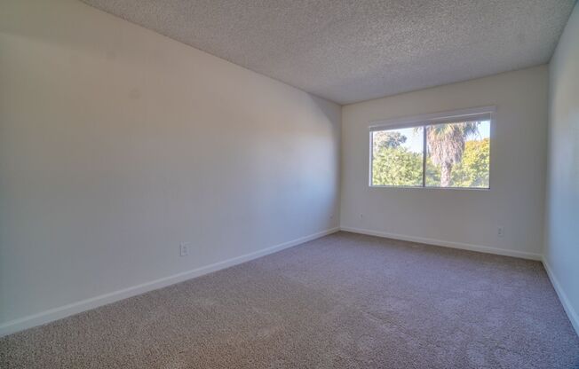 2 beds, 1 bath, $2,395, Unit 8324-43