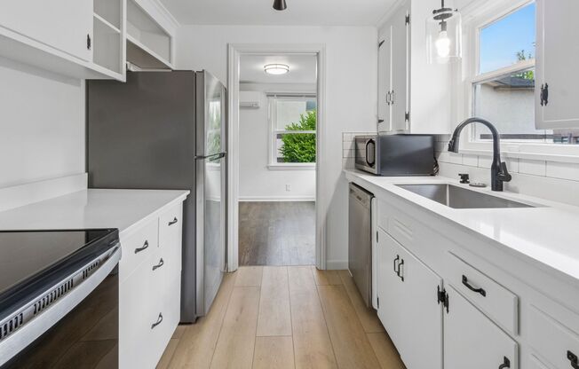 Updated 2 bed 1 bath Wedgewood area home