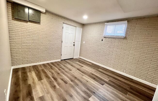 Updated 2 Bed Duplex in Central MHK - August 5th MOVE IN