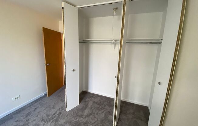 2 beds, 1 bath, $2,375, Unit 1616 - 2C