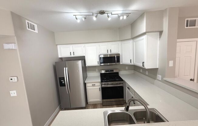 VERY NICE 2BED/2BATH WITH 1 CAR GARAGE IN GATED VISTANA CONDOMINIUMS