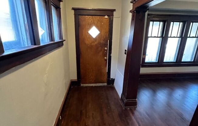 3 beds, 1 bath, $1,295