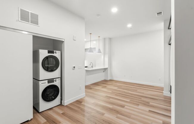 Studio, 1 bath, 499 sqft, $1,485, Unit 105