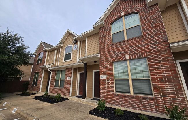 2 beds, 2.5 baths, $1,500, Unit 1203