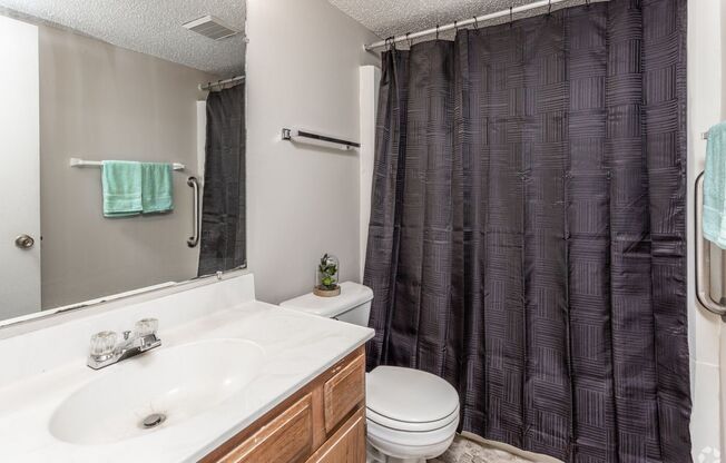 2 beds, 1 bath, 1,025 sqft, $1,049