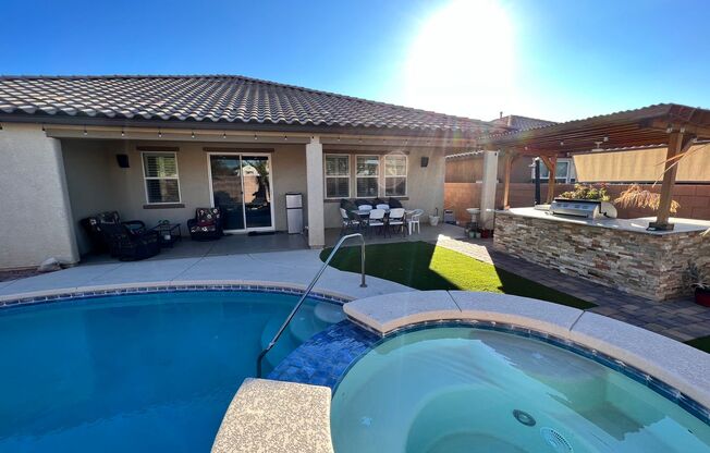 1 Story 4Bed Pool Built in BBQ