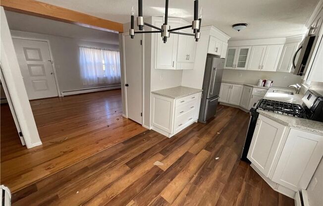 Quaint Single Family in Mystic!