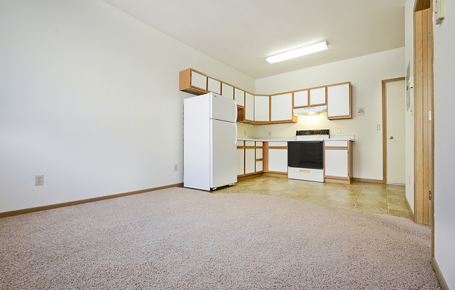 2 beds, 1 bath, $845, Unit 3