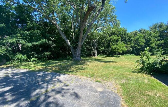 1027 TOLL GATE RD