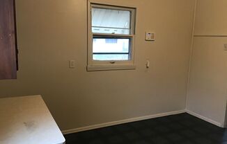 3 beds, 1 bath, $1,295