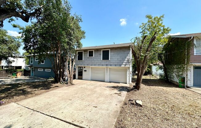 Garage Apartment Walking Distance to SOCO!