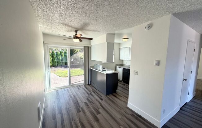 2 beds, 1 bath, 890 sqft, $1,415, Unit 13