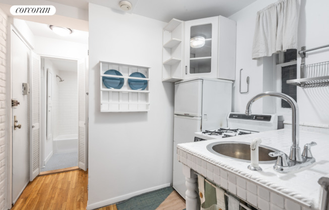 1 bed, 1 bath, $3,600, Unit 2A