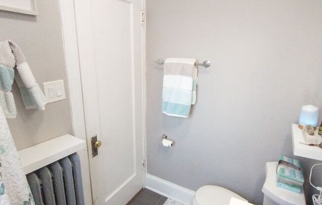 Studio, 1 bath, 400 sqft, $1,250, Unit #209