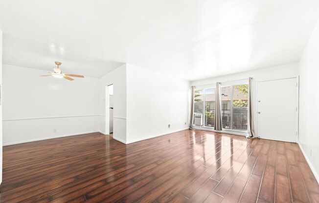 Hollyview Apartments