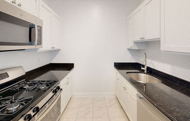 Studio, 1 bath, 530 sqft, $2,595