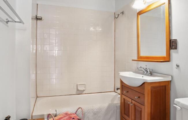 2 beds, 1 bath, 875 sqft, $3,500, Unit 5-C