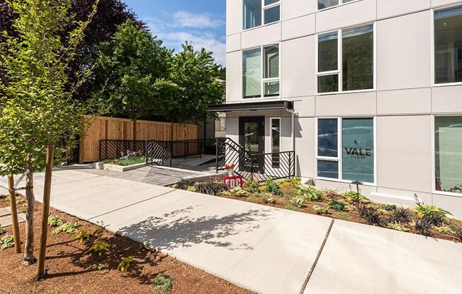 Studio, 1 bath, $1,100