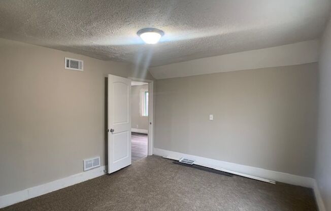 2 beds, 1 bath, 725 sqft, $1,595, Unit 2