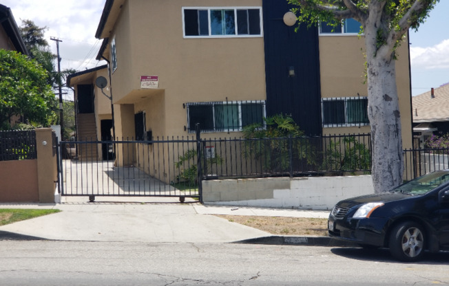 634 E HYDE PARK BLVD