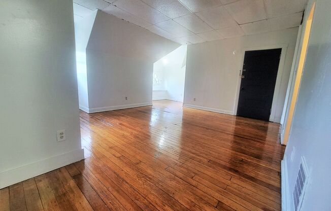 1 bed, 1 bath, $1,095, Unit 9