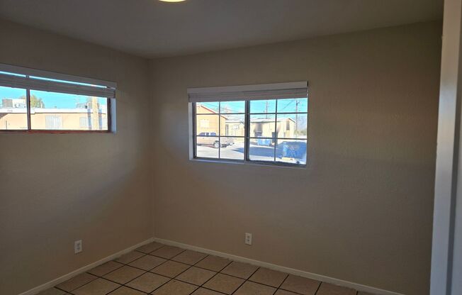 2 beds, 1 bath, 750 sqft, $1,095, Unit UNIT 4
