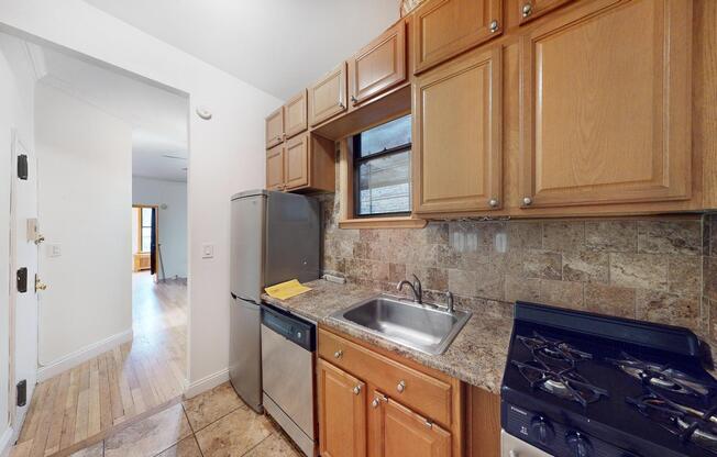 2 beds, 1 bath, $2,800, Unit 4-C