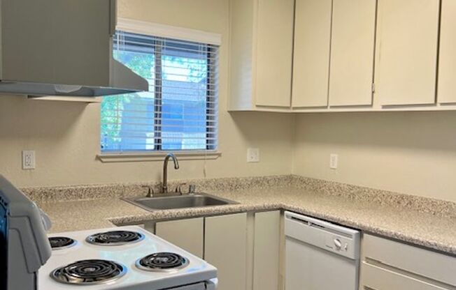 1 bed, 1 bath, 700 sqft, $1,500, Unit 90