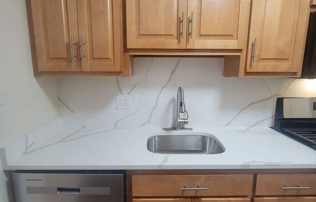 2 beds, 1 bath, 860 sqft, $1,995, Unit 4W