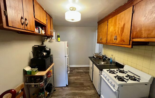 2 beds, 1.5 baths, $1,095, Unit 12