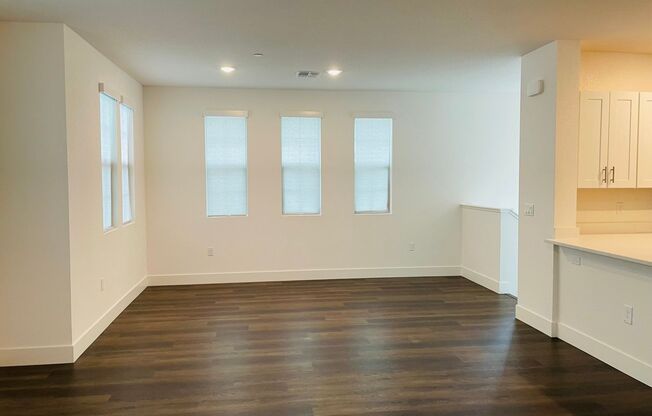 2 beds, 2 baths, $2,395, Unit # 28101