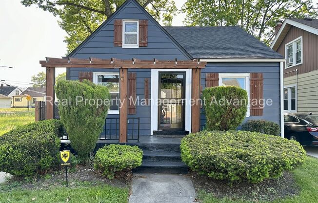 Beautifully Updated 3 Bedroom Bungalow Minutes from Livernois Ave of Fashion and Ferndale!