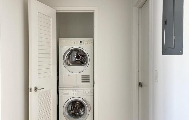 1 bed, 1 bath, $4,577, Unit 1212