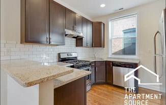 855 W Cornelia Ave
