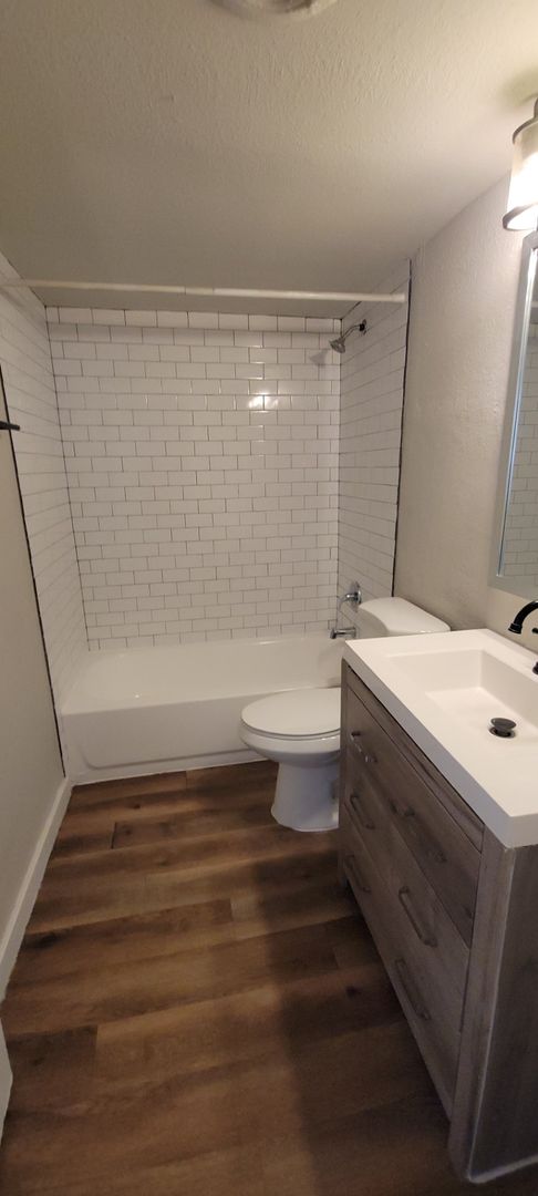 1 bed, 1 bath, $1,025, Unit 105