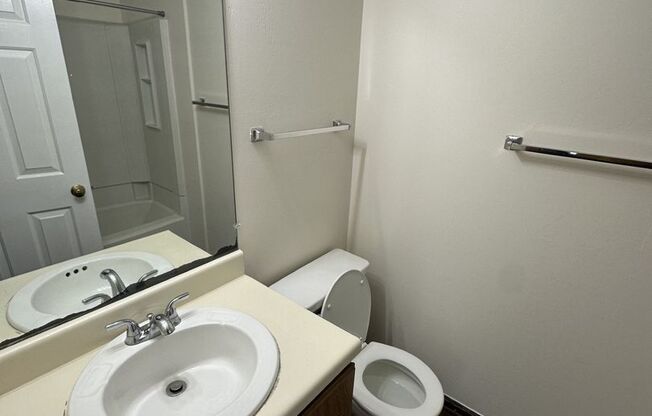 1 Bedroom 1 Bathroom Condo!