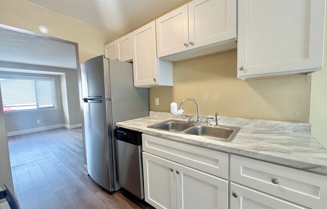 Apartment - Right off Cypress Gardens Blvd!