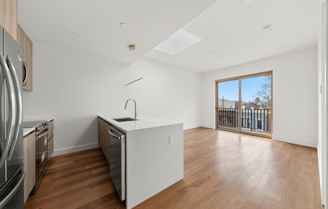 82 COOPER ST