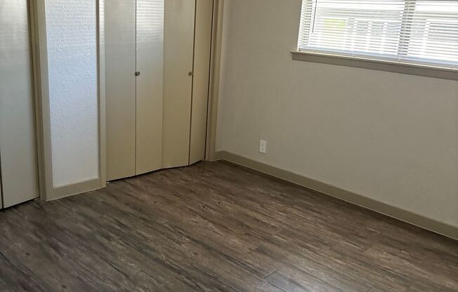 2 beds, 1.5 baths, 870 sqft, $1,025, Unit B07