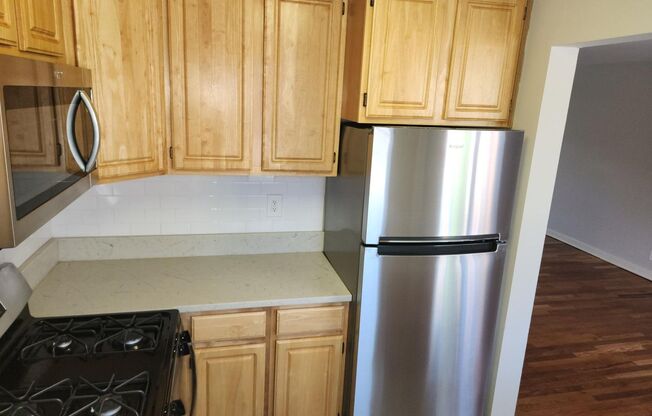 2 beds, 1 bath, 897 sqft, $2,195, Unit A-19