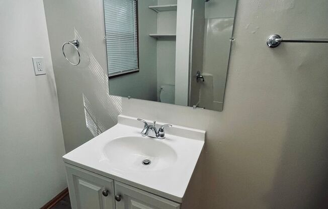 2 beds, 1 bath, $1,100