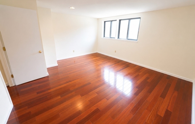 3 beds, 3.5 baths, 1,900 sqft, $4,800, Unit TH-3