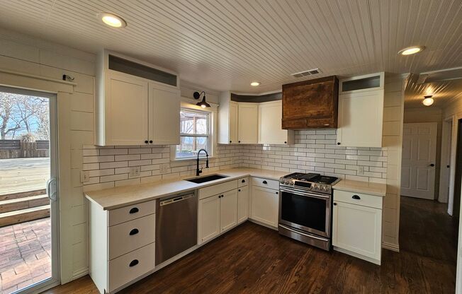 Property in the highly sought-after Southlake! $600 off second months rent move in special