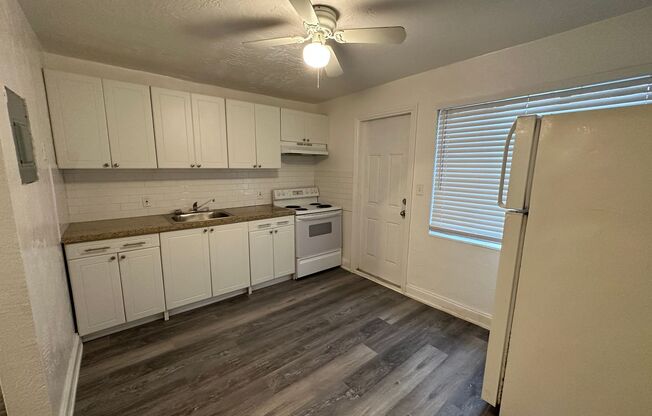 2 beds, 1 bath, 795 sqft, $1,725, Unit 8