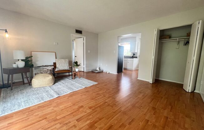 2 beds, 1 bath, 838 sqft, $1,999, Unit 64