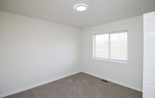 3 beds, 2.5 baths, 1,268 sqft, $1,735, Unit 4015-02