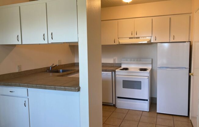 2 beds, 1 bath, 898 sqft, $1,495, Unit 05