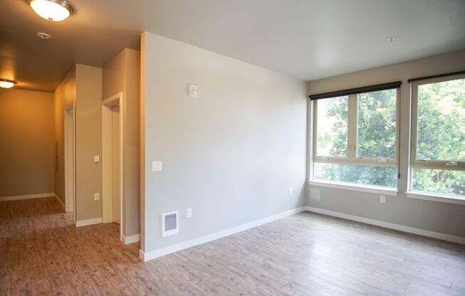 Fabulous & Modern 1 Bedroom w/Huge Windows & Washer/Dryer!