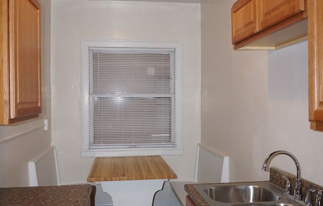 Studio, 1 bath, 350 sqft, $750, Unit 102